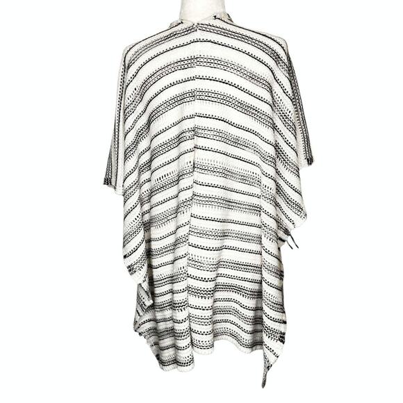 Melrose and Market Black White Crocheted Poncho Shawl with Fringe One Size - Picture 6 of 8